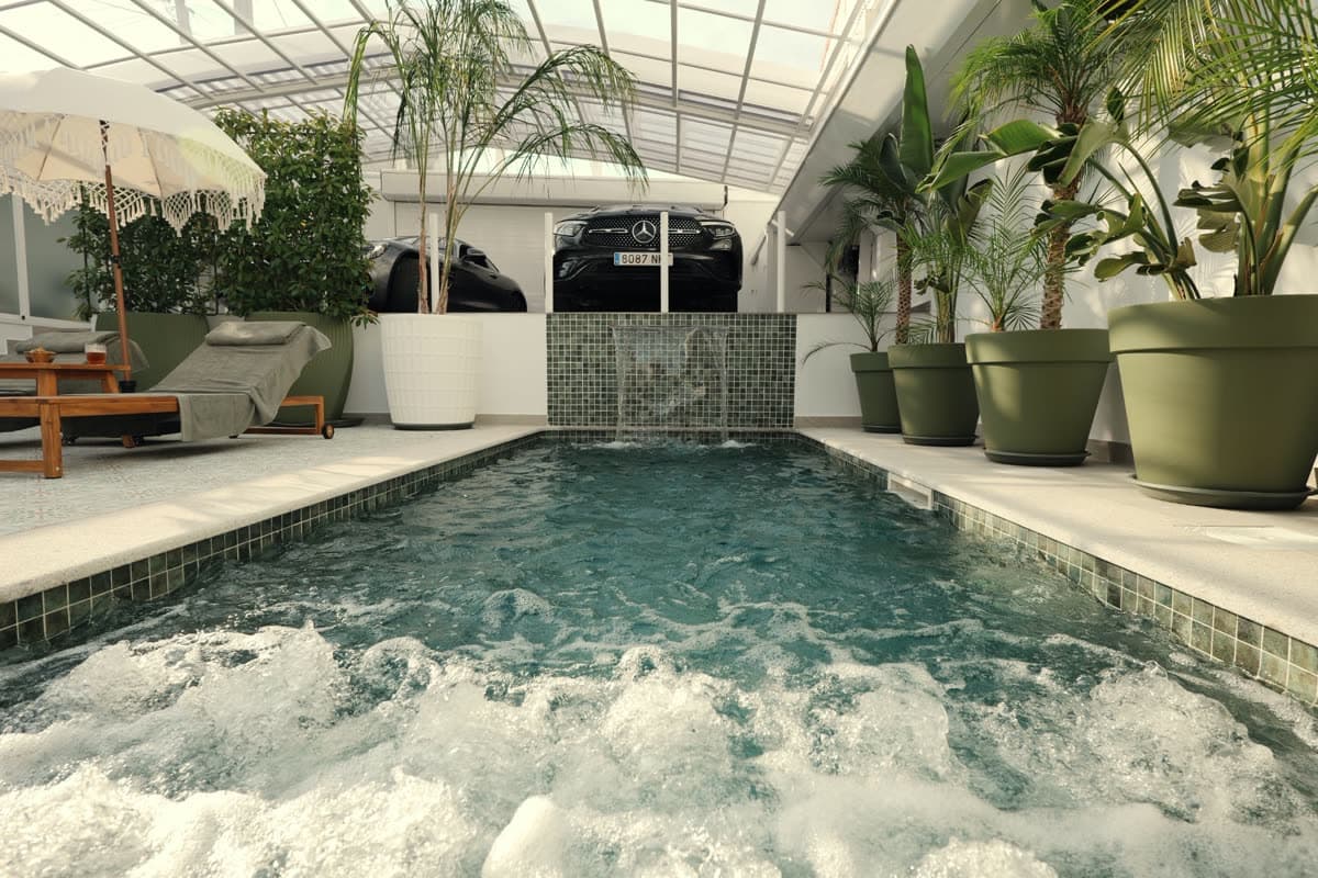 Zona de hidromasaje de la piscina de Villa Platas en O Grove